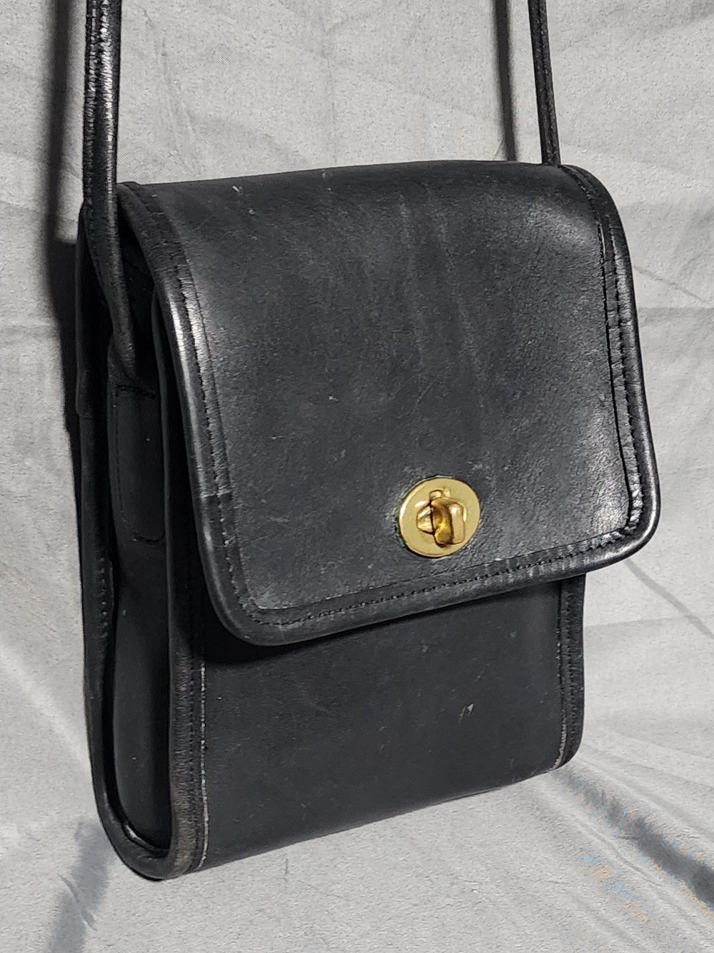 Vintage Coach Black Leather Scooter Bag Crossbody Purse W/ Turnlock Closure USA